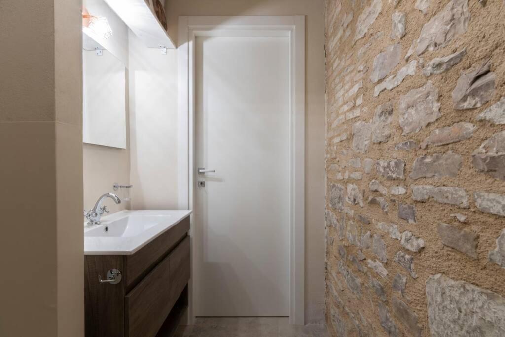 Cornelia Cavern Cosy Studio Apartment In Spello Luaran gambar