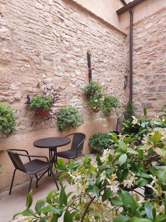 Cornelia Cavern Cosy Studio Apartment In Spello Luaran gambar